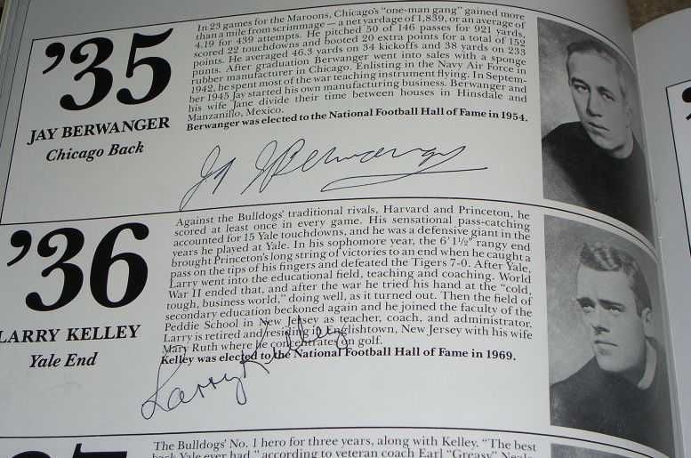 1992 Heisman Trophy Award Program Signed by 15  