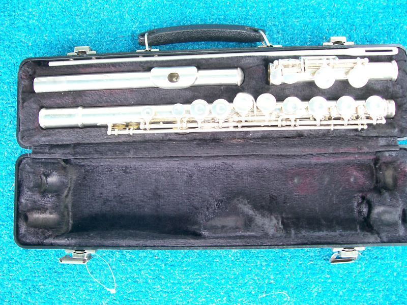 ARMSTRONG FLUTE 102 VERY NICE SHAPE  