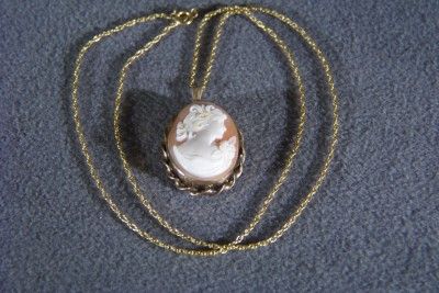 ANTIQUE GOLD FILL LARGE CAMEO PENDANT LOCKET NECKLACE  