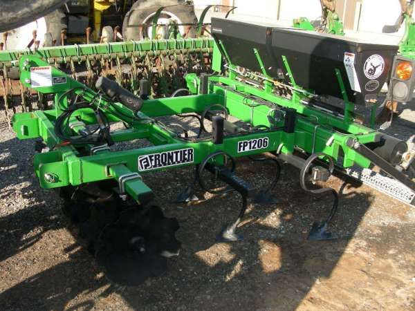 JOHN DEERE FP1206 FOOD PLOT SEEDER 60 WITH OPTIONS NEW FRONTIER CAN 