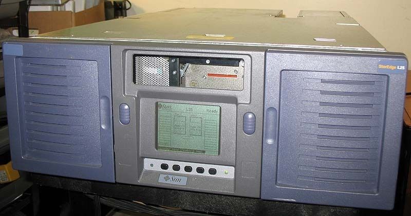 Sun StorEdge L25 LTO2 Tape Library 380 0678 Autoloader  