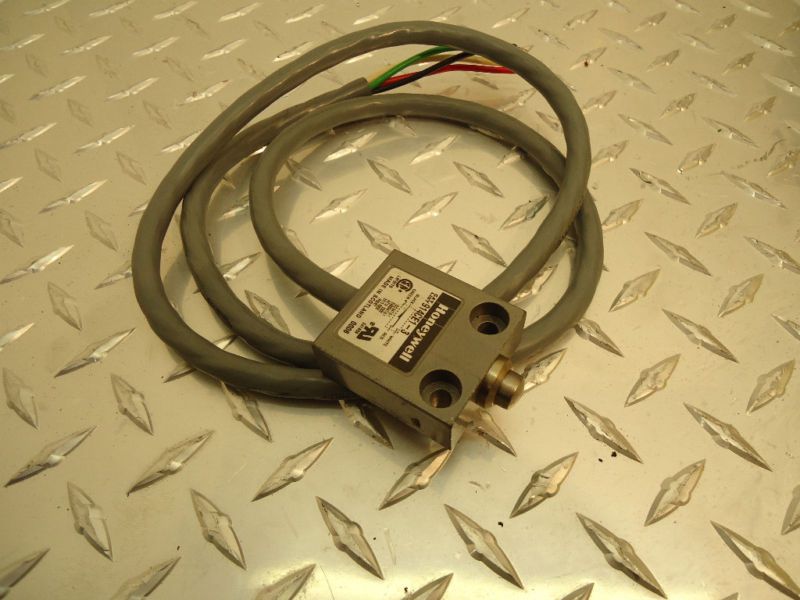 HONEYWELL PLUNGER LIMIT SWITCH 914CE1 3  