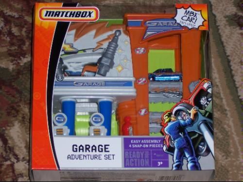 Matchbox Garage Adventure Set NIB H8437  