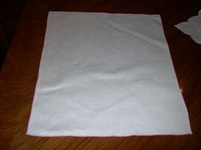 FOUR VINTAGE OFF WHITE LINEN PLACEMATS & NAPKINS  