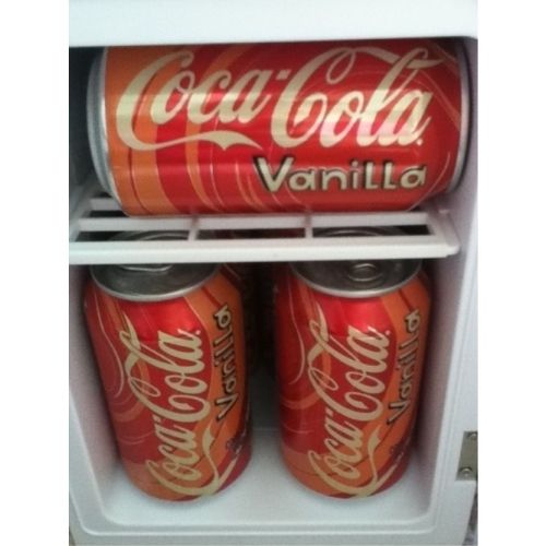   KWC 4 Coca Cola Personal 6 Can Mini Fridge 059586509865  