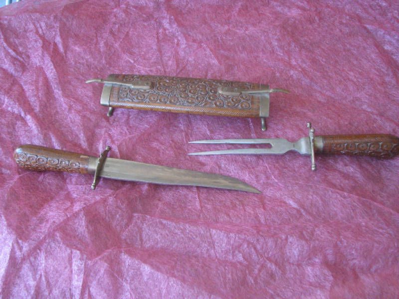 ANTIQUE KNIFE FORK CARVING SET IN DECORATIVE CASE  