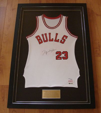 MICHAEL JORDAN Auto Bulls ROOKIE Jersey LE 110/123 UDA  