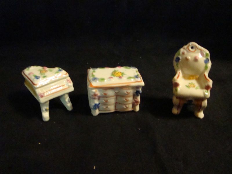 Occupied Japan Miniature Doll House Furniture 5 pcs  