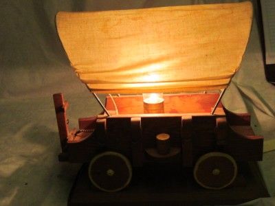 RARE VINTAGE COVERED WAGON TABLE LAMP WITH PULL CHAIN  