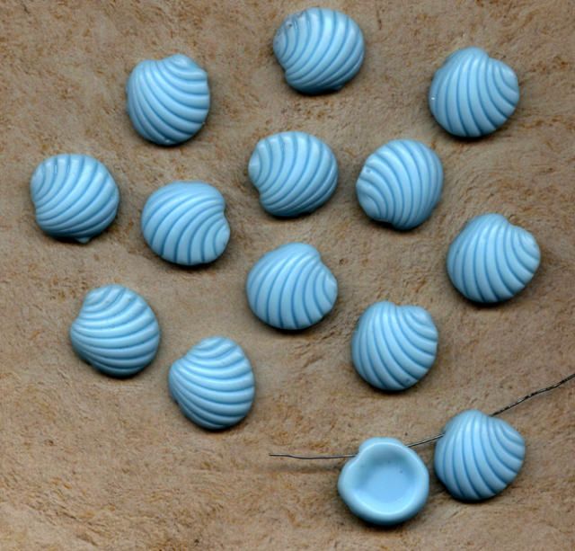 ART DECO VINTAGE PASTEL TURQUOISE GLASS SHELL BEADS  